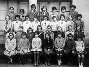 ECOLE JULES RENARD FILLES 1960 CM1 N02